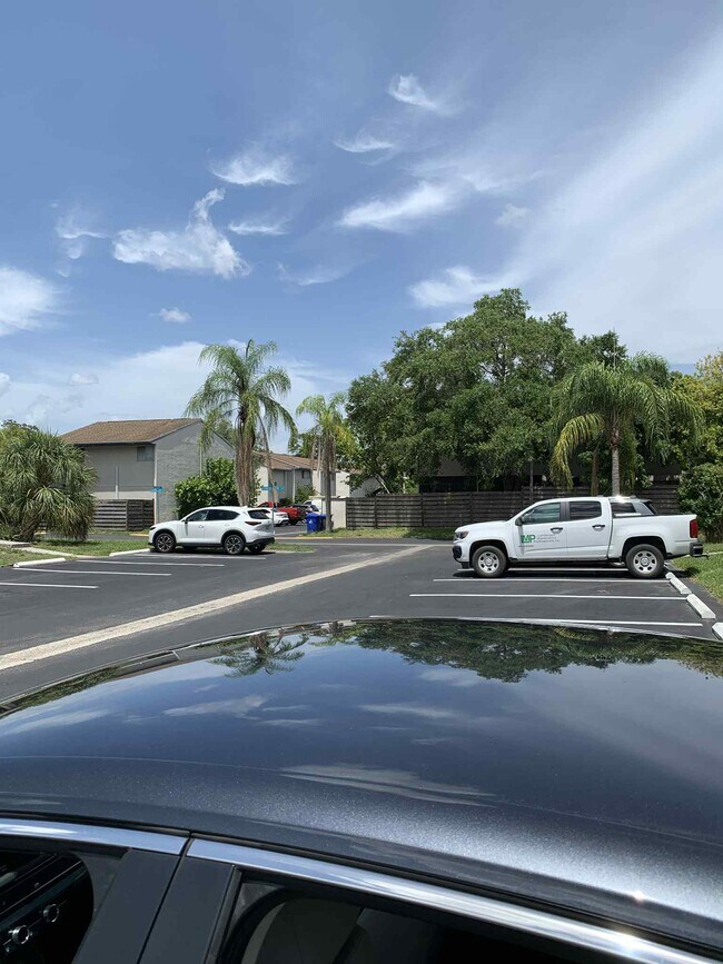 Building Photo - 1084 Longfellow Cir