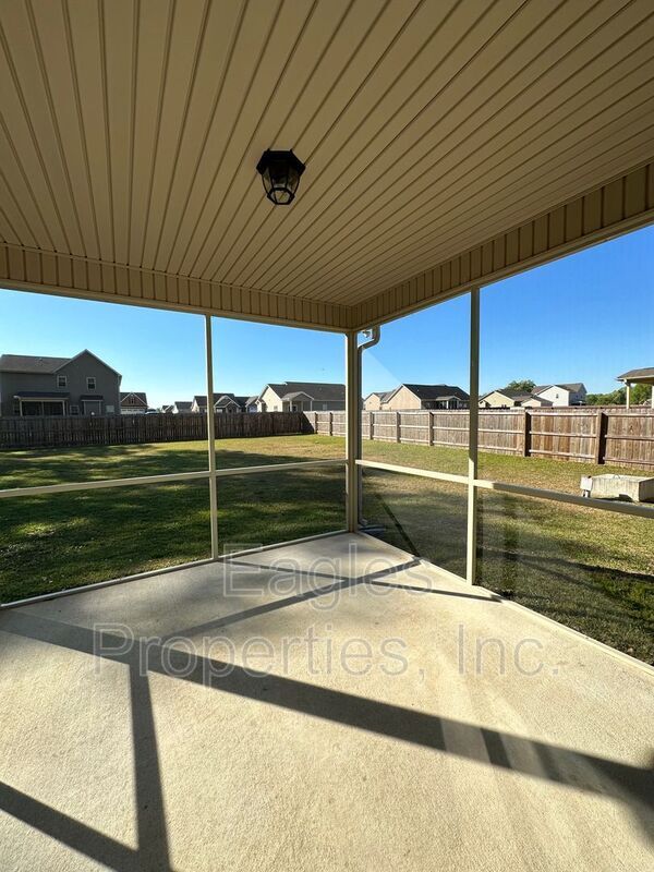 Building Photo - 215 Ingram Fields Dr