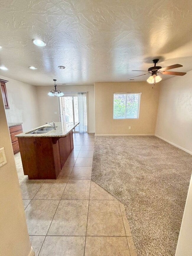 Building Photo - Fossil Hills #51-Beautiful town home near little valley