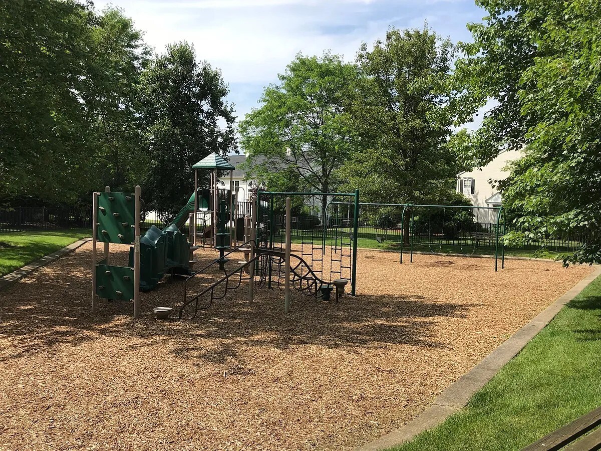 Building Photo - 304 Harvest Ln