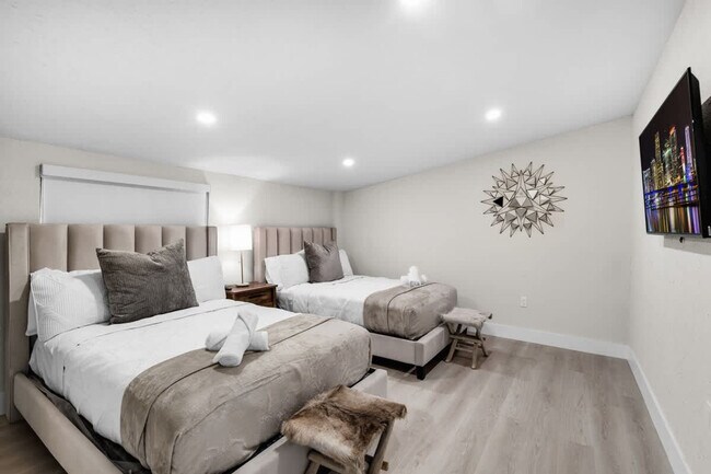 Building Photo - 6450 Perry St