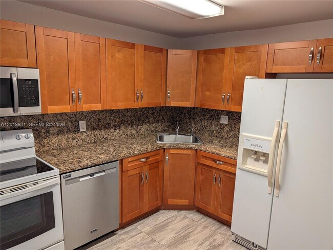 Building Photo - 210 Seaview Dr