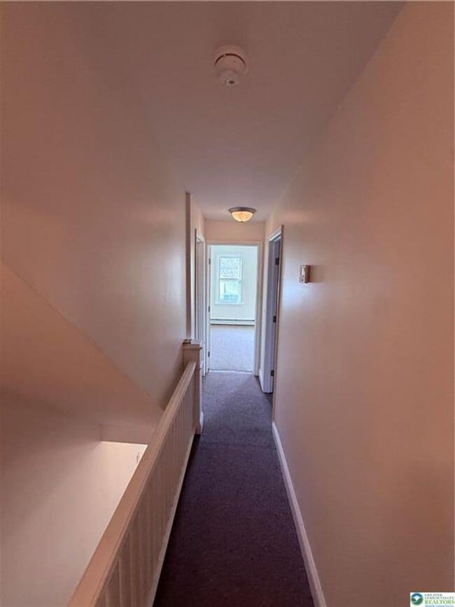 Building Photo - 3 bedroom 1 bathroom