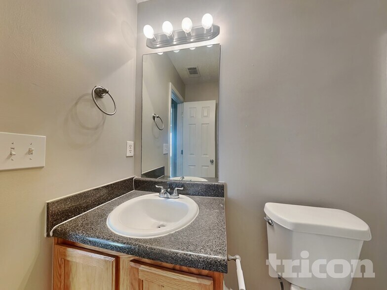 Building Photo - 816 Marcus Ln