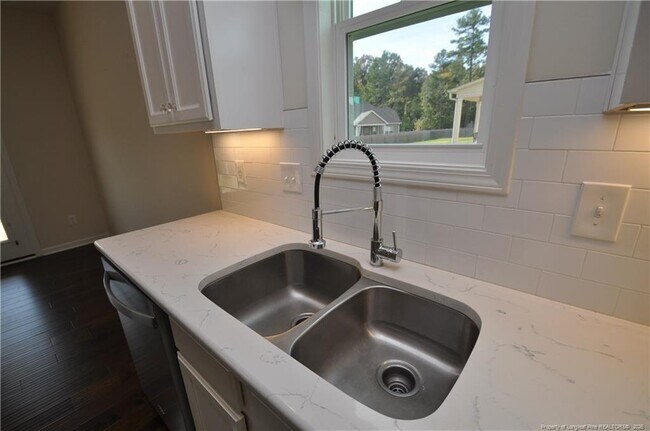 Building Photo - 84 Fairview St