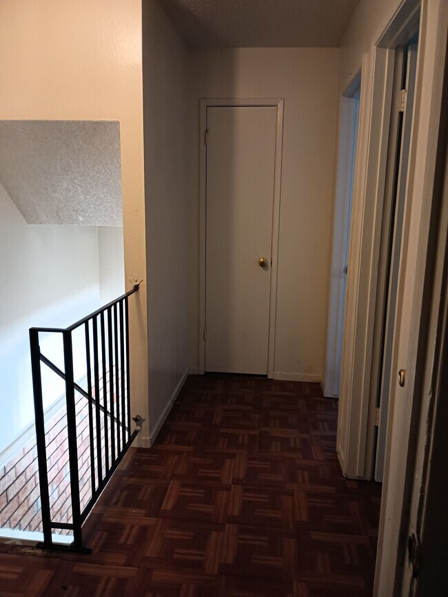 Building Photo - 4533 Greenholme Dr