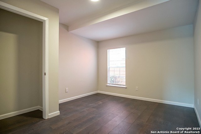 Building Photo - 303 Victor St