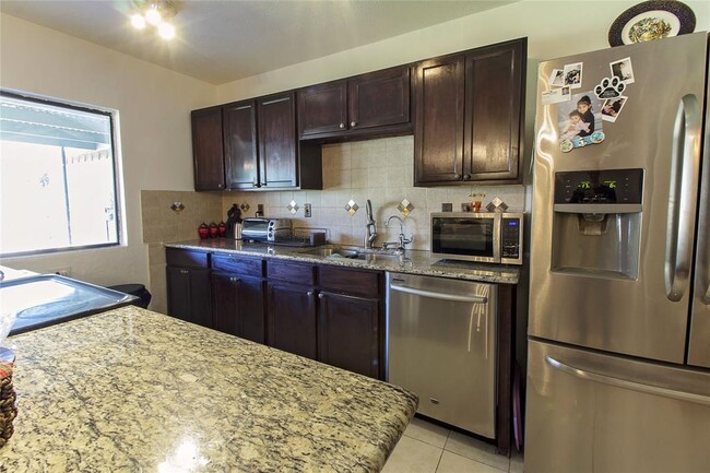 Building Photo - 3321 Pinion Dr