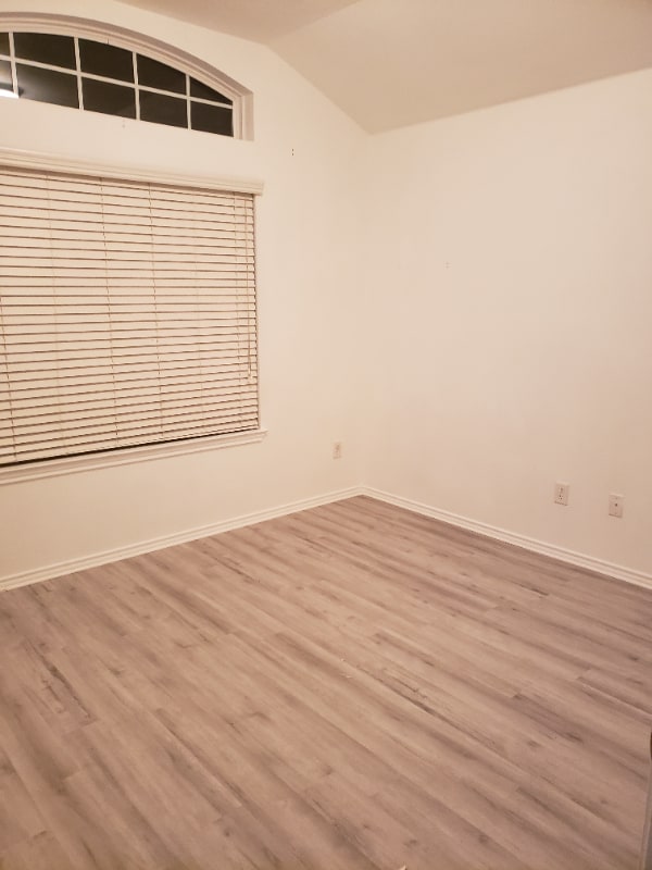 Building Photo - 1121 Dixon Cir