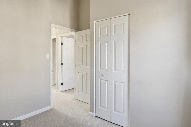 Building Photo - 12831 Silvia Loop