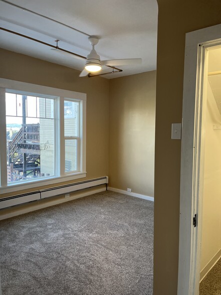 Building Photo - 1126 W Woolman St