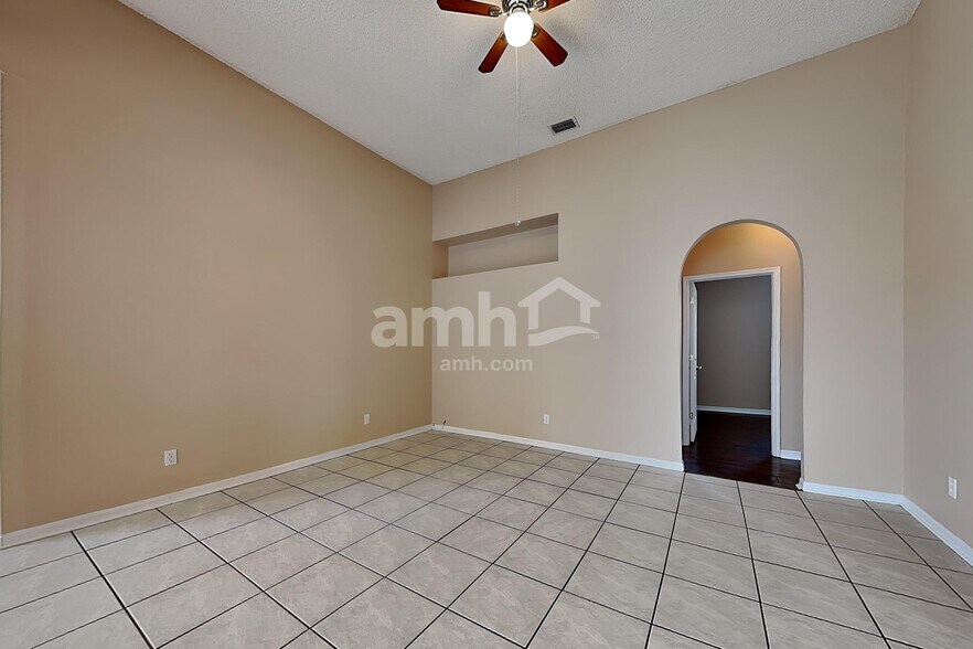 Building Photo - 443 Sand Ridge Dr