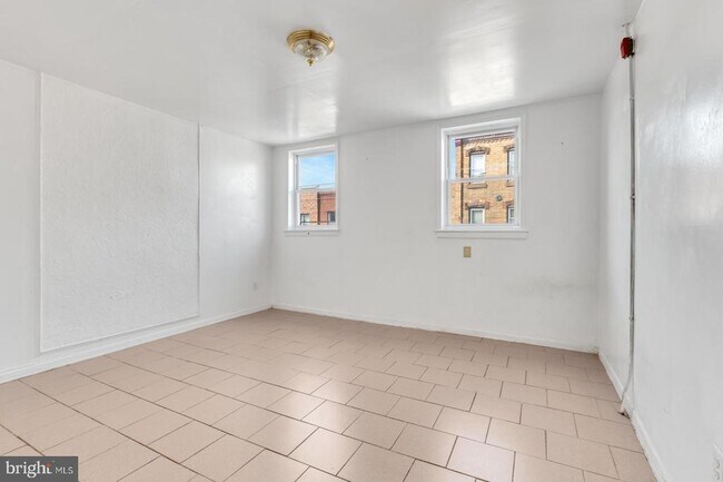 Building Photo - 2301 S 16th St