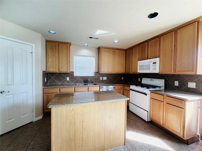 Building Photo - 246 Golden Grain Dr