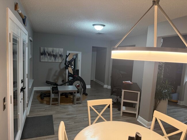 Building Photo - 2216 Smallwood Dr