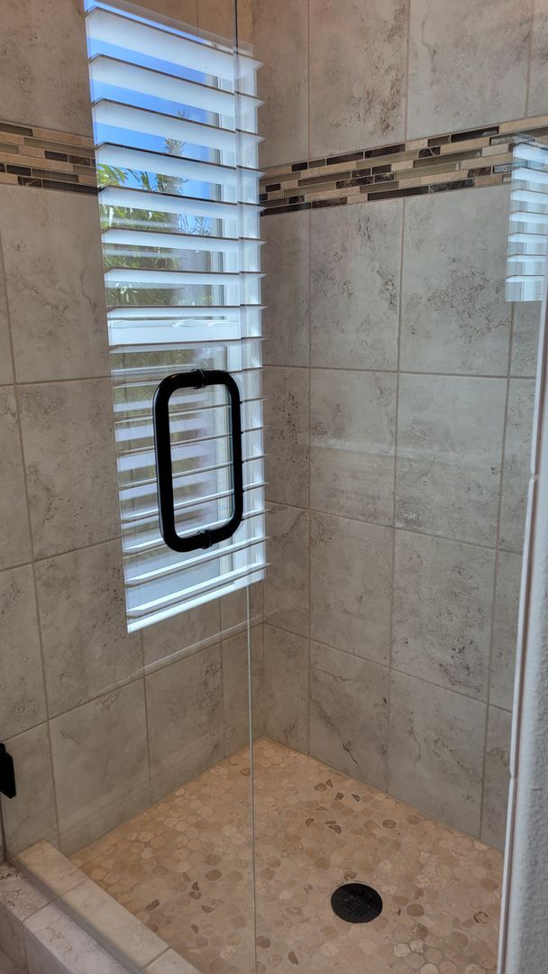 Building Photo - Seasonal stunning 5/5 pool home west of trail near Siesta Key!