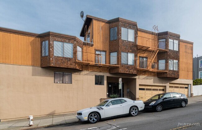 Building Photo - 1360 Lyon St
