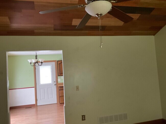 Building Photo - 205 N Ware Chappel Rd