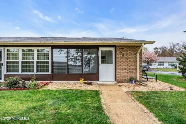 Building Photo - 15 Yorkshire Ct