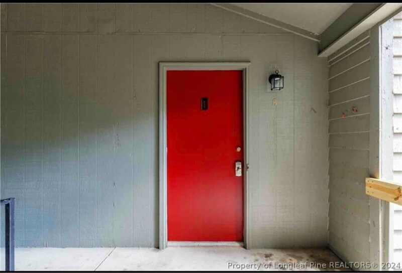 Building Photo - 1904 Tryon Dr