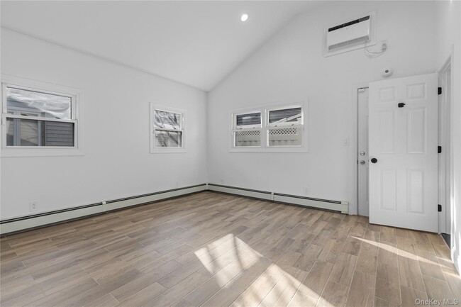 Building Photo - 75 Wisconsin St