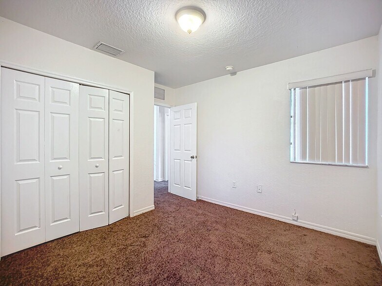 Building Photo - 965 SW 6th Ct