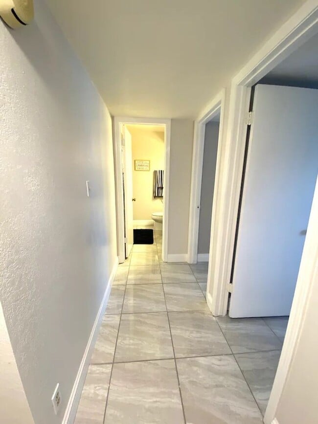 Building Photo - Step into your new residence, a charming c...
