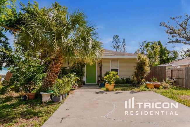 Building Photo - 808 4th Ave W