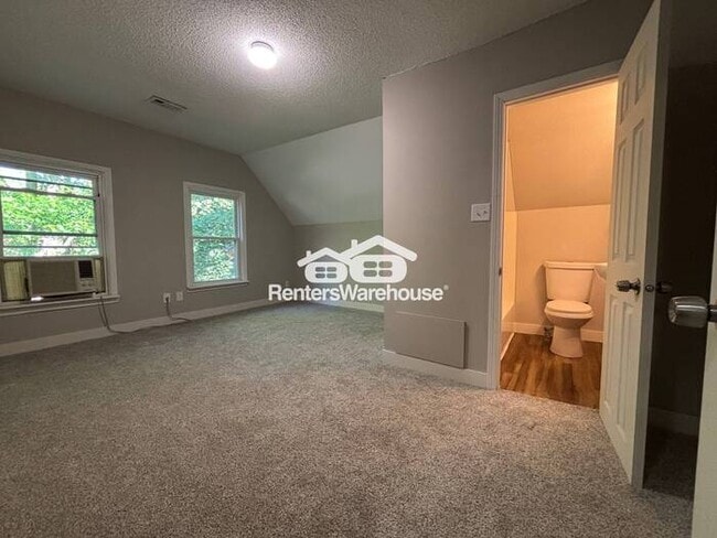 Building Photo - Cozy 3 bed 1.5 bath duplex unit in Hastings