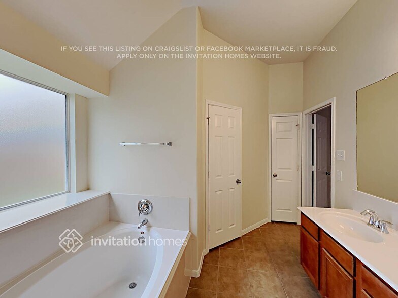 Building Photo - 1022 Bahia Vista Dr