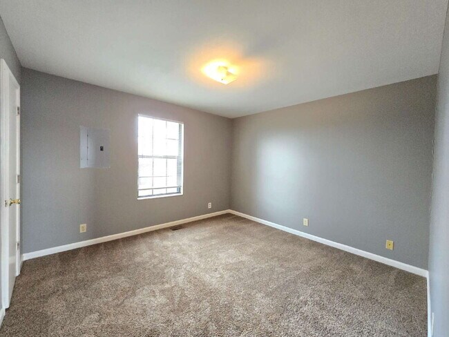 Building Photo - 355-3 PEABODY DR, CLARKSVILLE, TN 37042