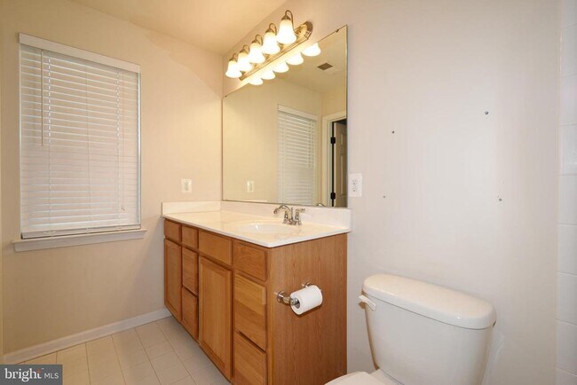 Building Photo - 7575 Willow Bottom Rd