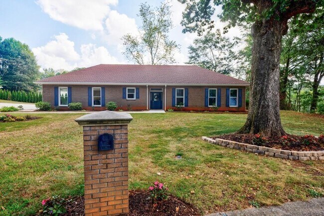 Building Photo - 390 Alpine Dr