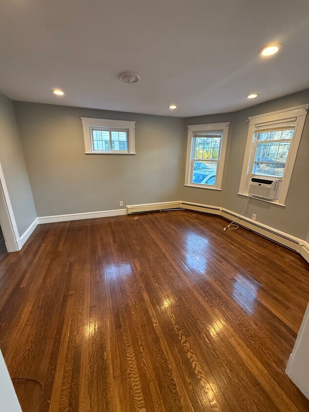 Building Photo - 16 Greylock Rd