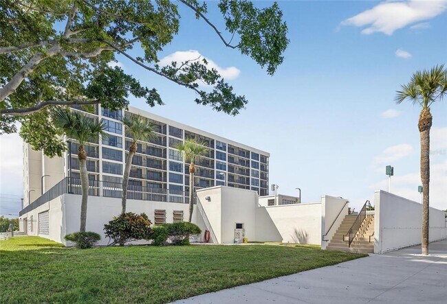 Building Photo - 7100 Sunshine Skyway Ln S