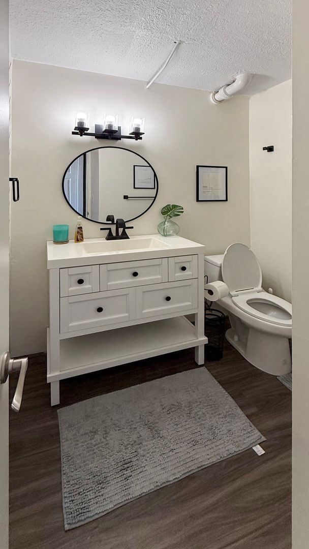 Building Photo - Ocean Front One Bedroom Condo Available at Makaha Beach Cabanas!