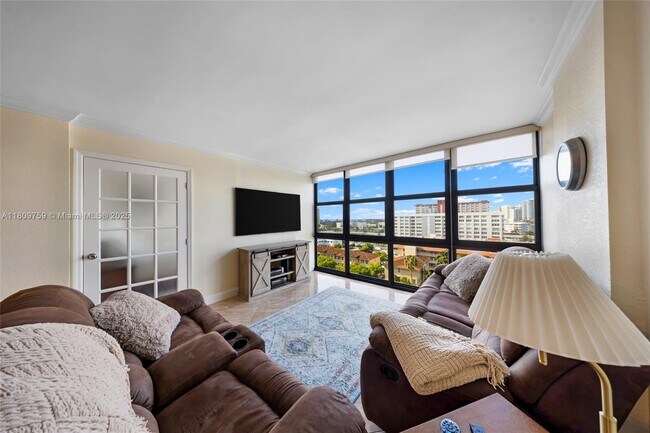 Building Photo - 2017 S Ocean Dr