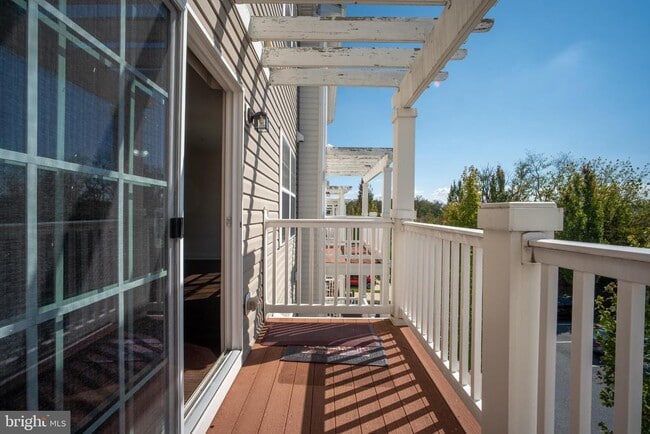 Building Photo - 22926 Spicebush Dr