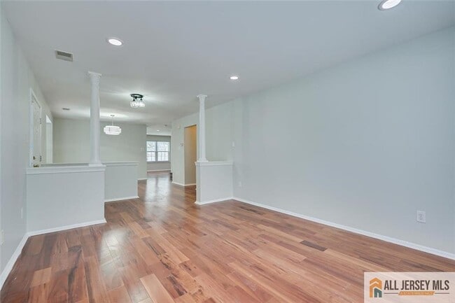 Building Photo - 401 Pheasant Run