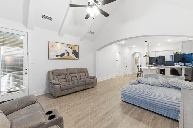 Building Photo - 10519 Cecilia Star Ln