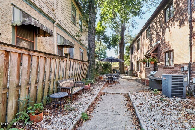 Building Photo - 2160 Forbes St