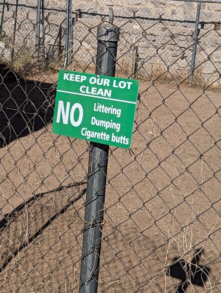 Building Photo - 2329 Sambrano Ave