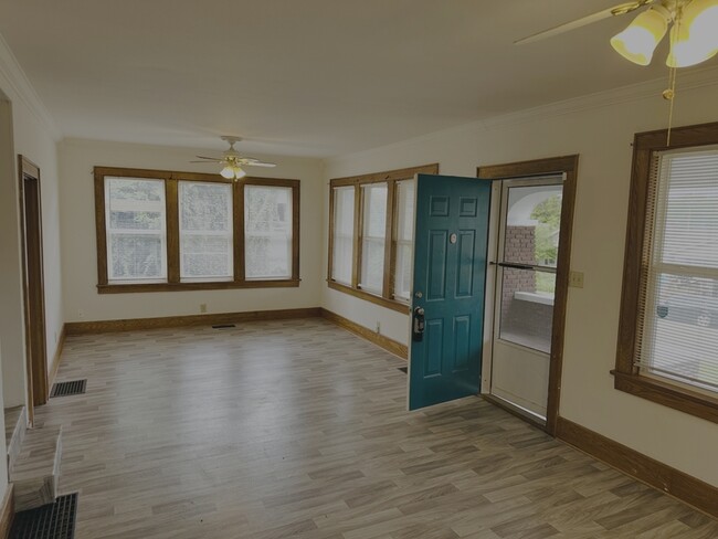 Building Photo - 2812 Linden Ave