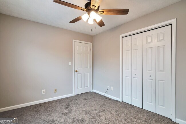 Building Photo - 5901 Valley Green Rd