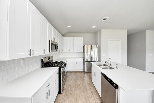 Building Photo - 20730 Southern Wds Blvd
