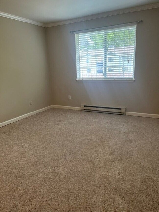 Building Photo - 2Bd/1Ba Newcastle Condo