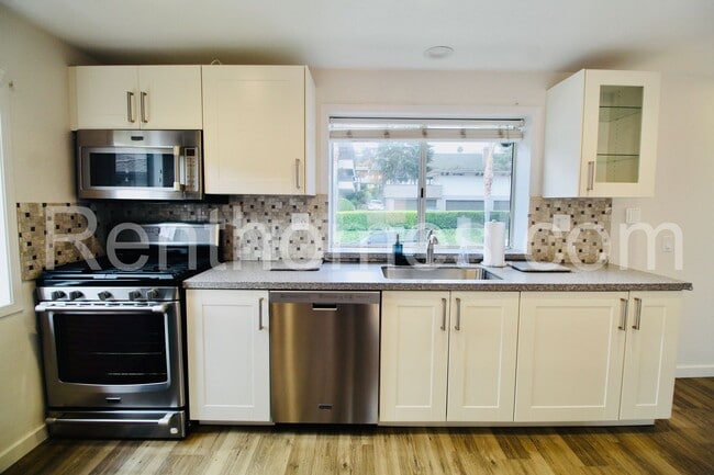 Building Photo - 2528 Navarra Dr