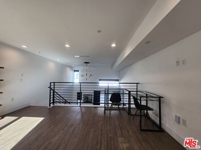 Building Photo - 11314 W Raitt Ln