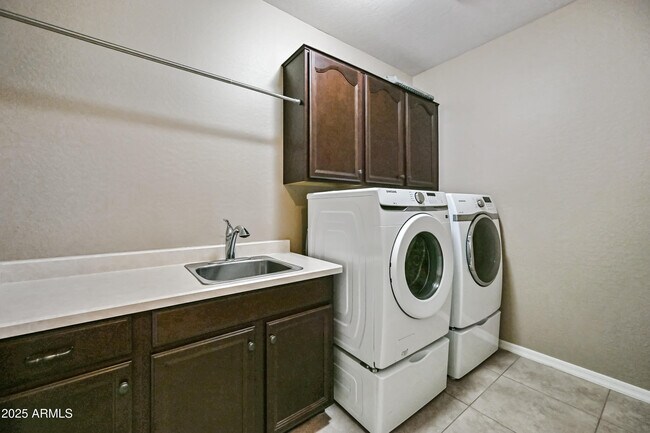Building Photo - 133 E Prescott Dr