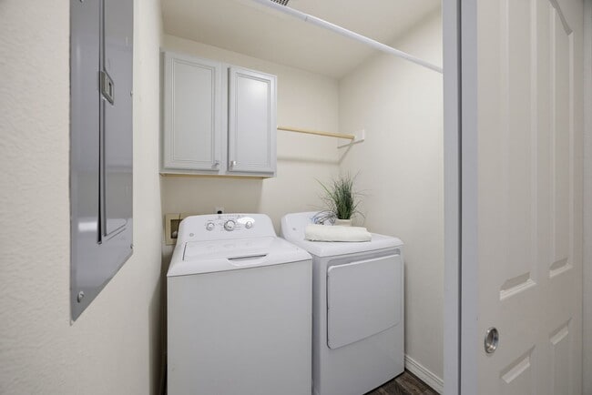 Building Photo - 5170 S Surprise Way